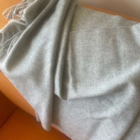 HERMES Gray and Brown Horse reversible SHAWL - Picture 7 of 9